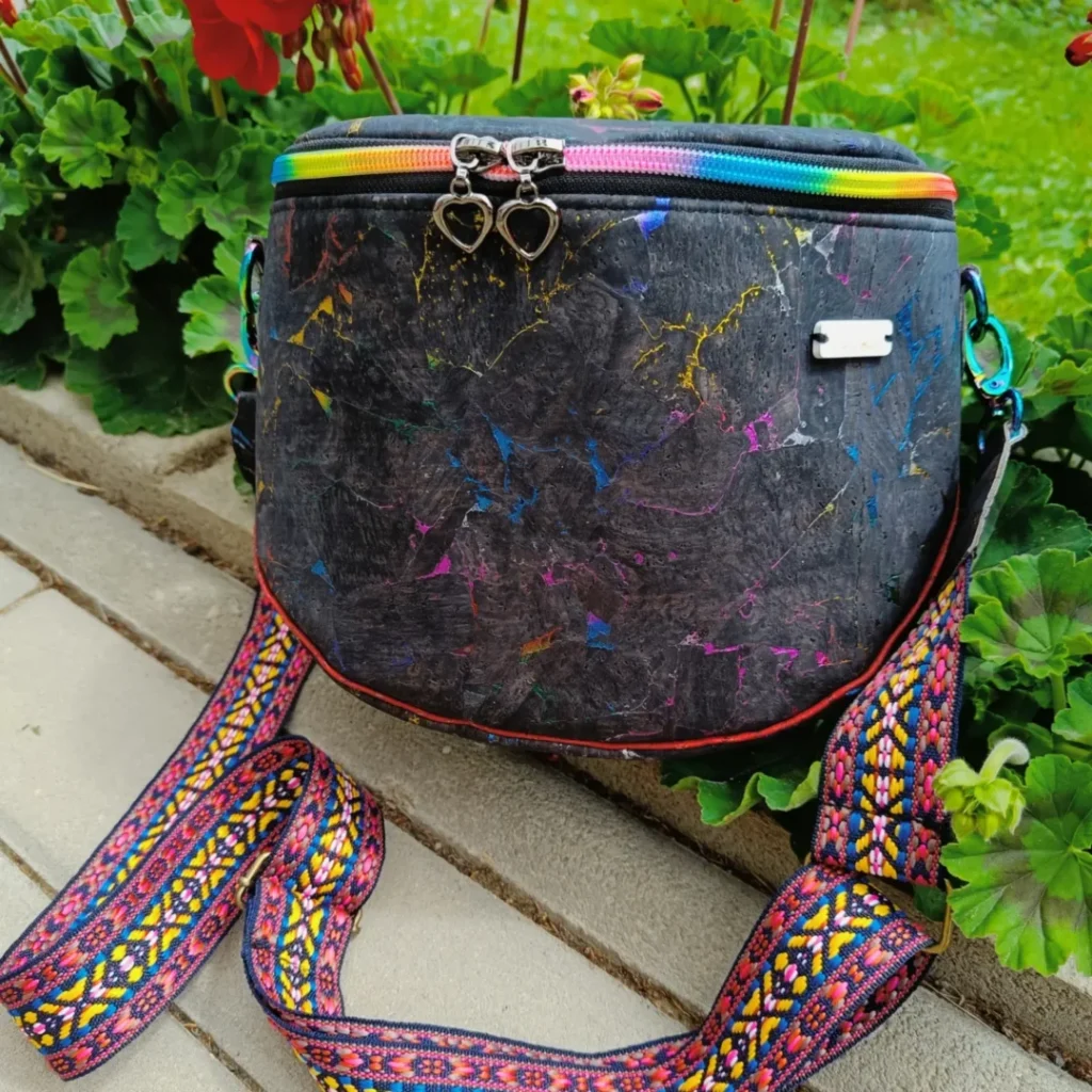 Ručne vyrobená farebná látková crossbody kabelka