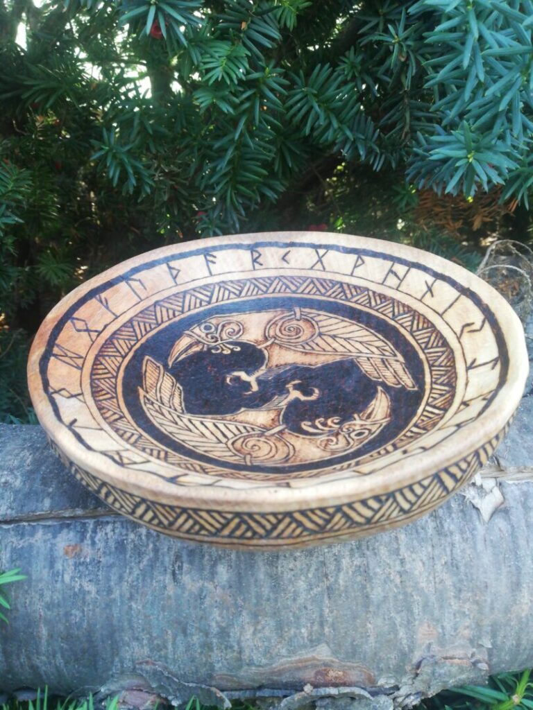 Vikingská miska - Hugin a Munin - Viking wooden bowl