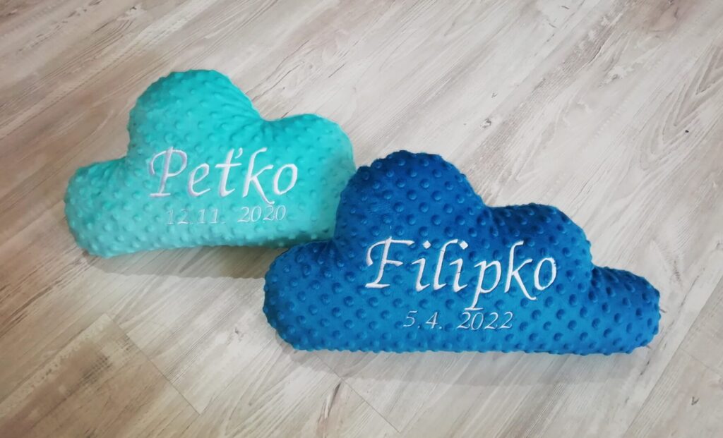 Vankúš s menom obláčik