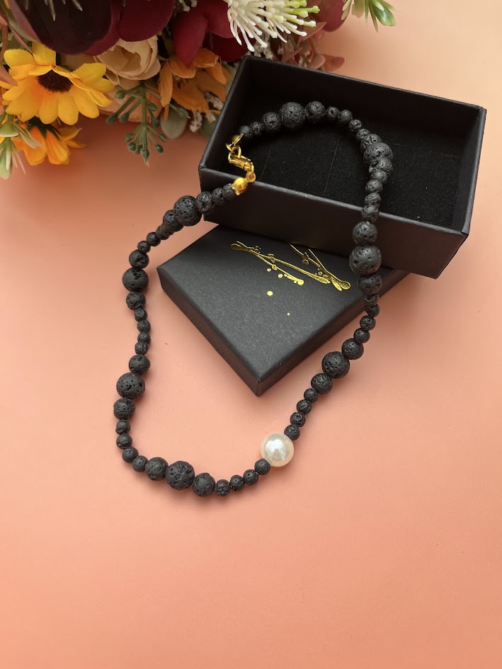 Choker náhrdelník Čierna láva + Perla