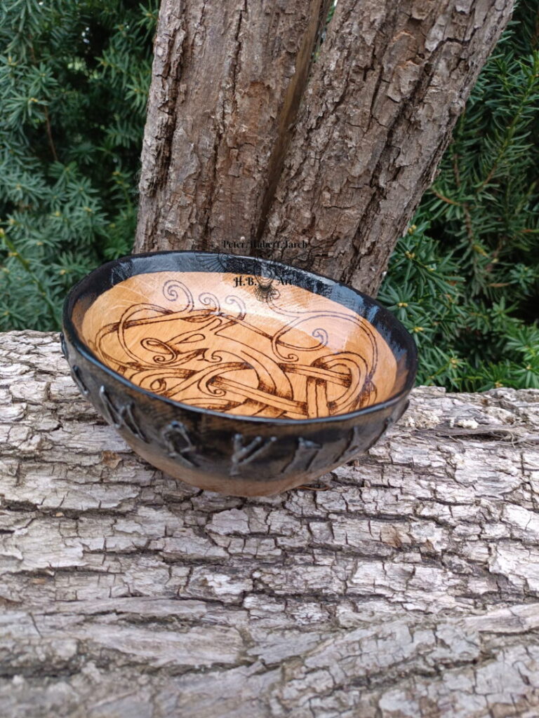 Vikingská miska s runami Futhark - Viking wooden bowl with Futhark runes