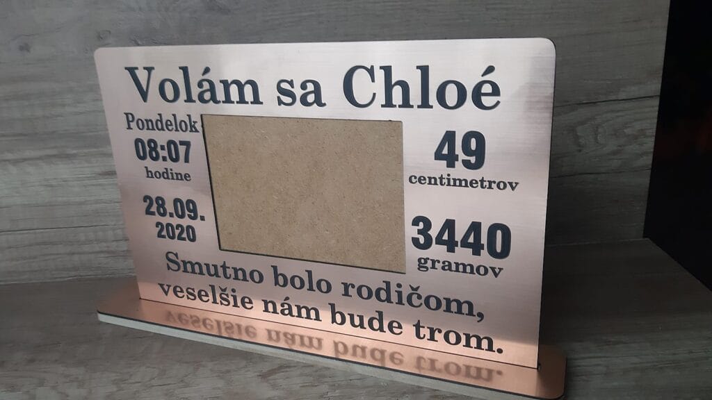 Ručne vyrobený kovový fotorámik, strieborný.